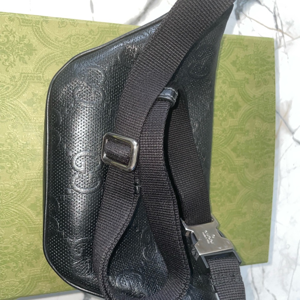 Gucci Black Embossed Leather Belt Bag - Picture 5 of 11